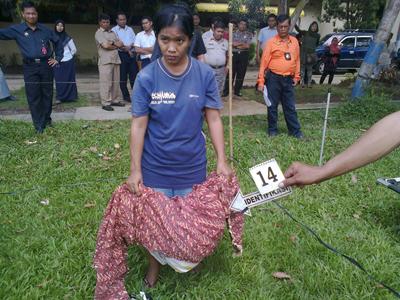 Tersangka Peragakan Pembunuhan Selo Alpiano Nababan